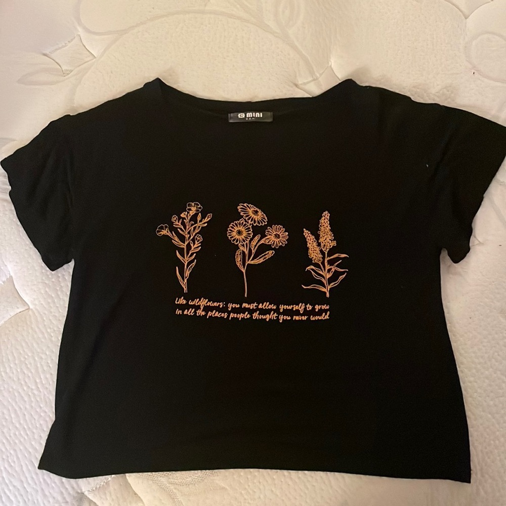 Women’s S Black Crop Top Graphic T Shirt